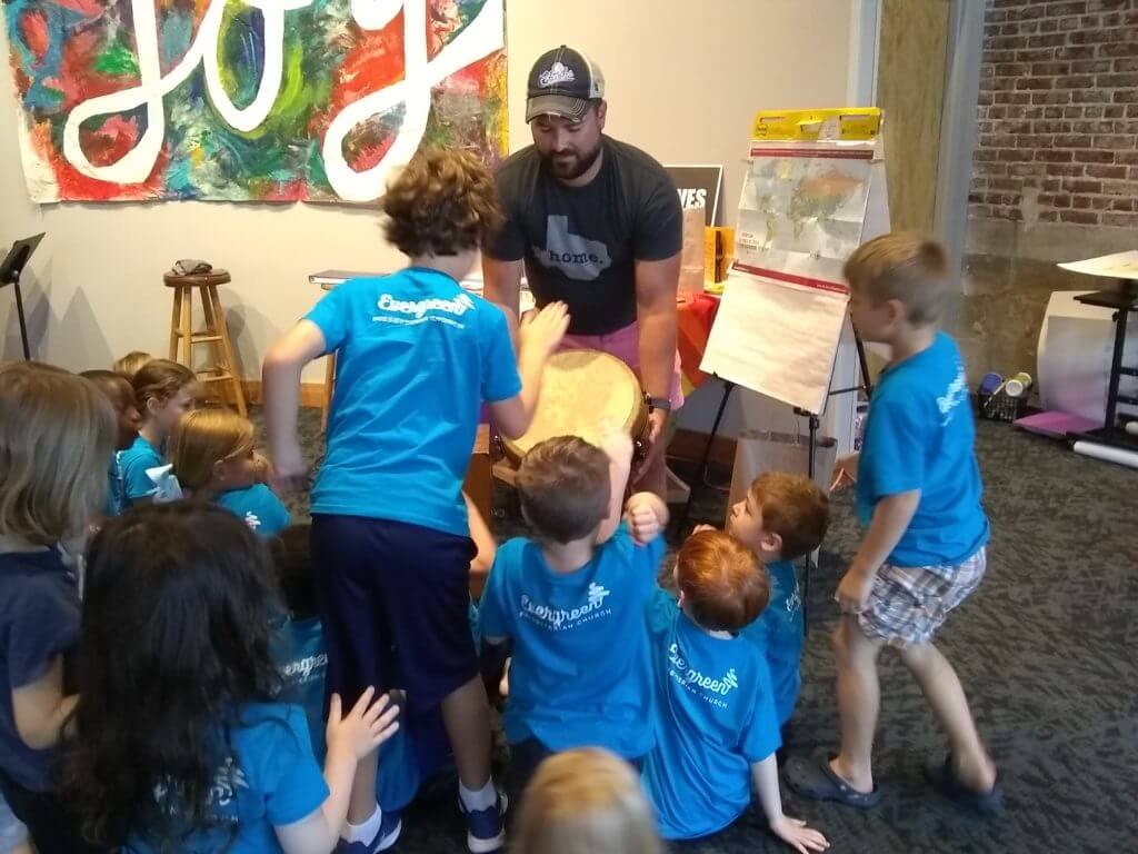 Learn from four inspiring organizations that teach kids about justice and activism through the arts and storytelling, and grab four free lesson plans that teach kids about justice through the arts.